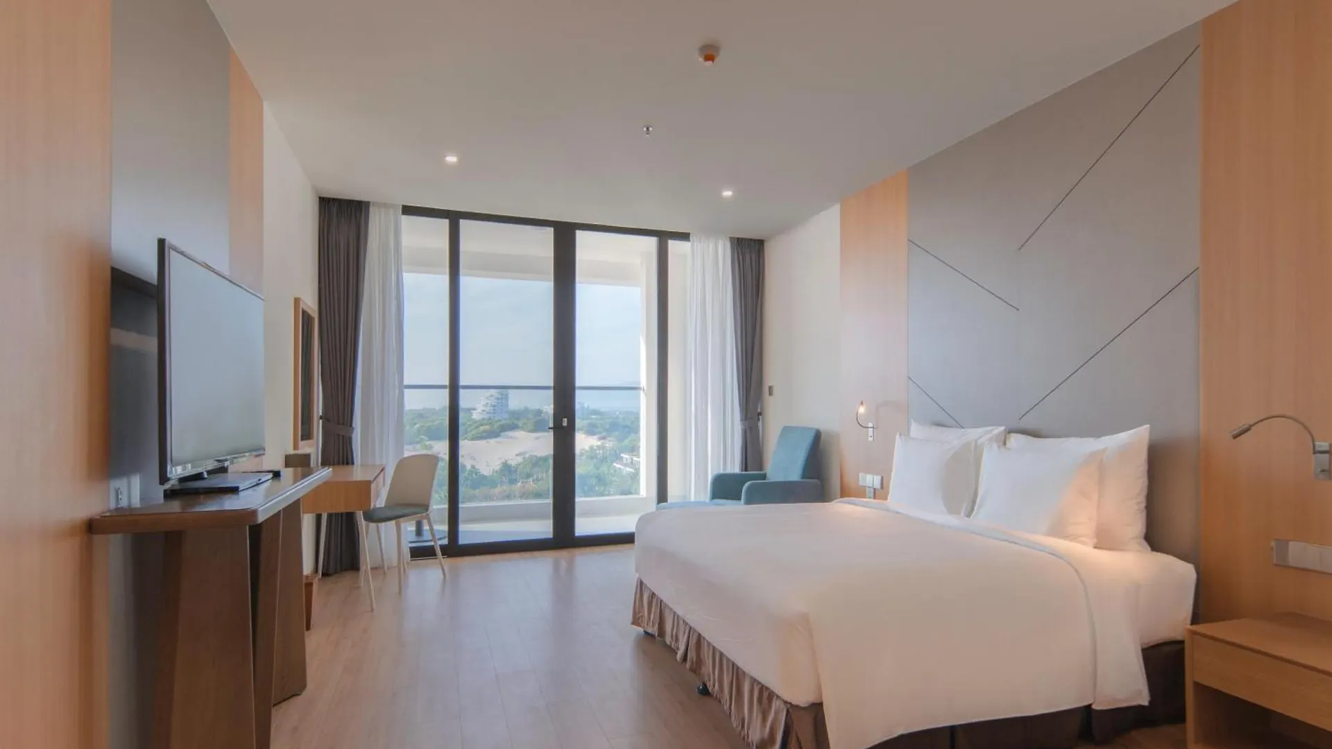 Aquamarine Beachfront Resort & Spa Cam Ranh