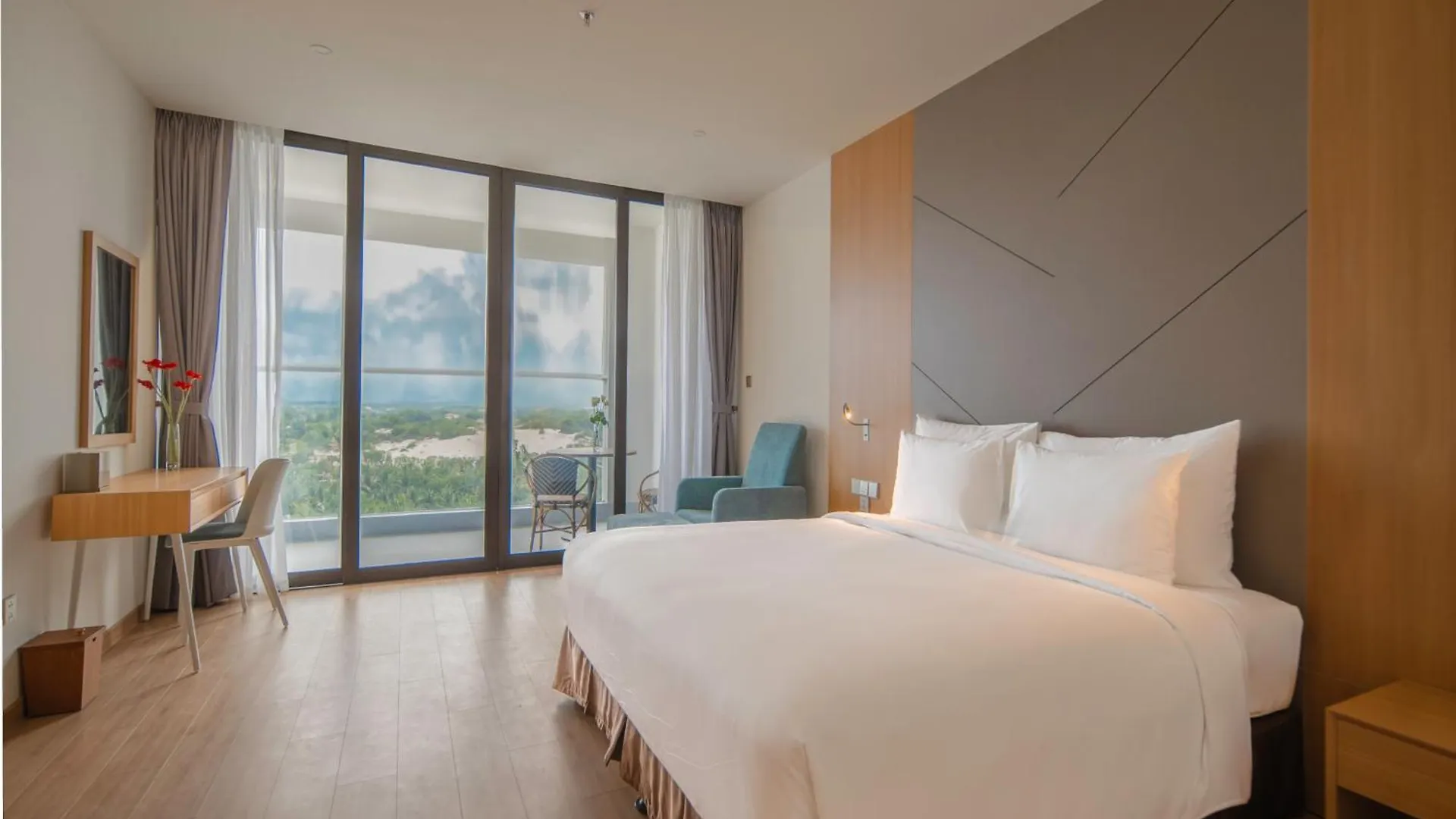 Aquamarine Beachfront Resort & Spa Cam Ranh