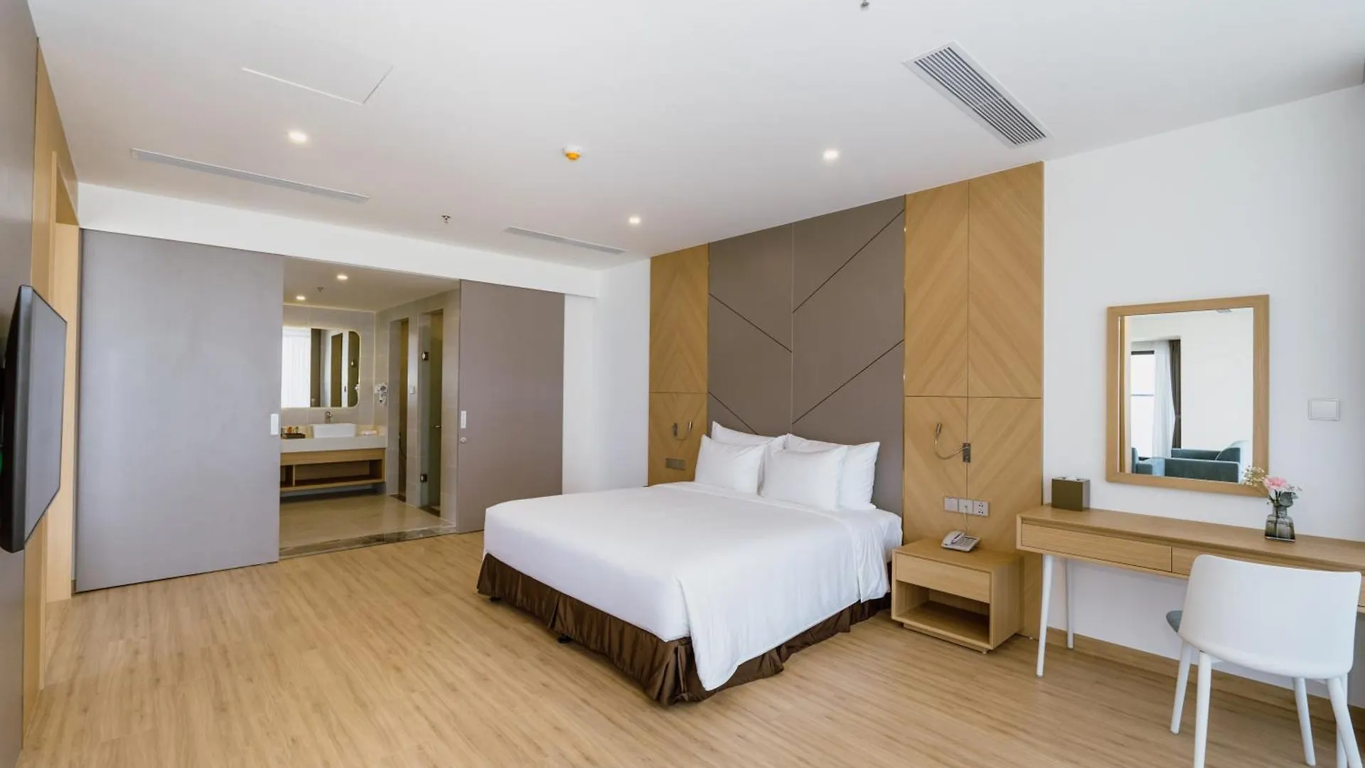 Aquamarine Beachfront Resort & Spa Cam Ranh